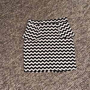 (#006) BLACK & WHITE CHEVRON PEPLUM SKIRT